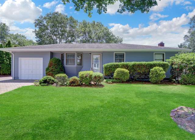 Property at 2 Dreamland St, Mastic, NY 11950, 3 beds, 1 bath