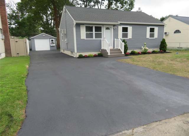 Property at 118 Muncy Ave, West Babylon, NY 11704, 4 beds, 2 baths