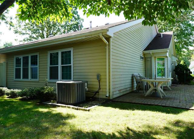 Property at 12 Baldwin Ct, Ridge, NY 11961, 2 beds, 2 baths