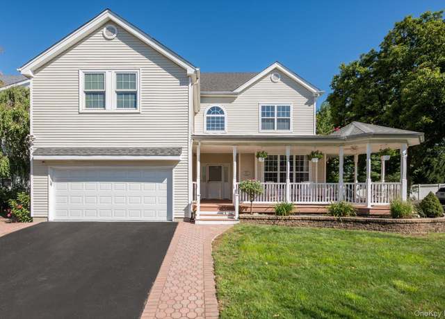 Property at 100 Coverly Pl, Melville, NY 11747, 5 beds, 3.5 baths