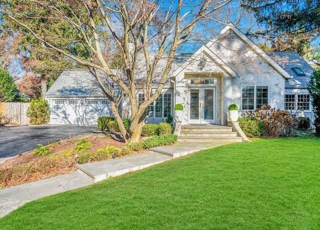 Property at 167 Southdown Rd, Huntington, NY 11743, 3 beds, 2.5 baths