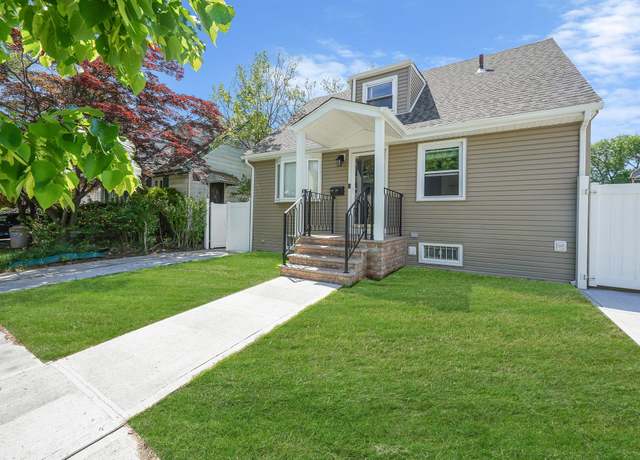 Property at 4920 170th St, Fresh Meadows, NY 11365, 4 beds, 2.5 baths