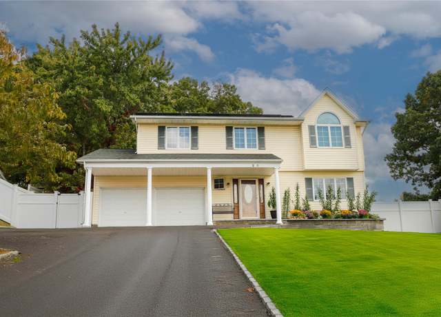 Property at 25 Glacier Dr, Smithtown, NY 11787, 4 beds, 2.5 baths
