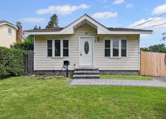 Property at 5 Inca Dr, Bay Shore, NY 11706, 1 bed, 1 bath