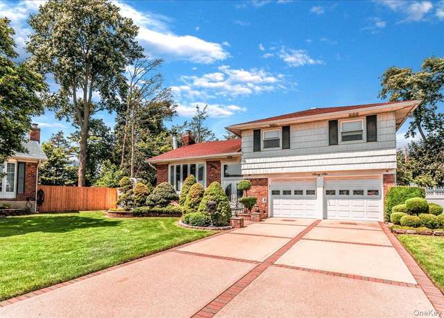 Property at 66 Rosalie Ct, East Meadow, NY 11554, 4 beds, 2.5 baths