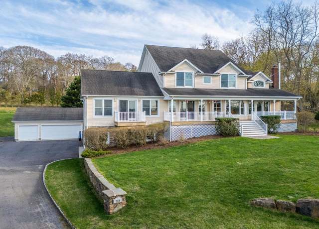 Property at 250 Naugles Dr, Mattituck, NY 11952, 5 beds, 4.5 baths