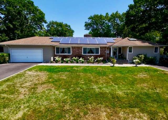 Property at 626 Grand Ave, Lindenhurst, NY 11757, 3 beds, 3 baths
