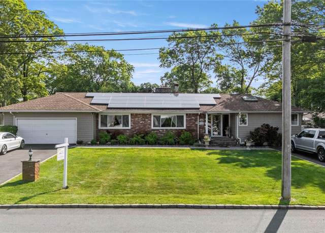 Property at 626 Grand Ave, Lindenhurst, NY 11757, 3 beds, 3 baths