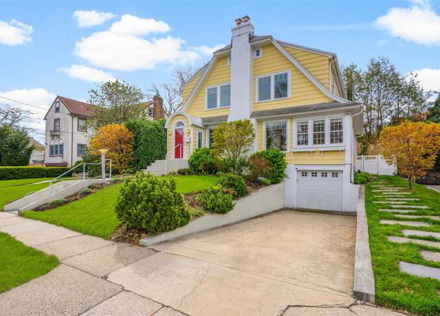 Property at 28 Stellar Pl, Pelham, NY 10803, 4 beds, 2.5 baths
