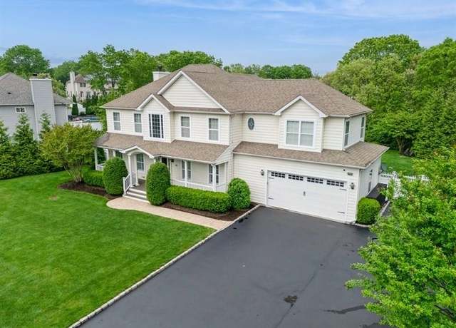 Property at 38 Savanna Cir, Mount Sinai, NY 11766, 5 beds, 4 baths