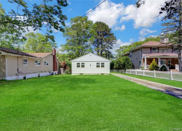 Property at 299 S River Rd, Calverton, NY 11933, 2 beds, 1 bath