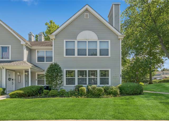 Property at 87 Leeward Ct, Port Jefferson, NY 11777, 2 beds, 2 baths