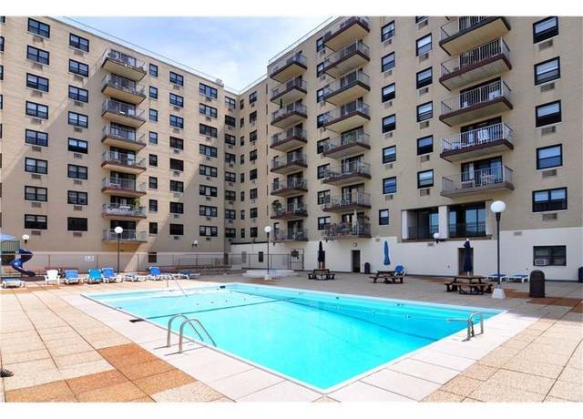 Property at 1085 Warburton Ave #401, Yonkers, NY 10701, 1 bath