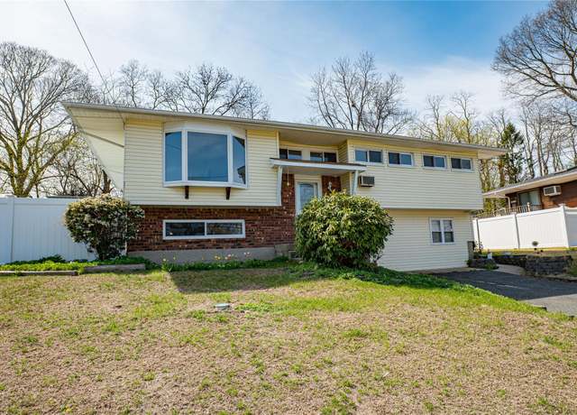 Property at 125 Lenore Ln, Centereach, NY 11720, 4 beds, 3 baths