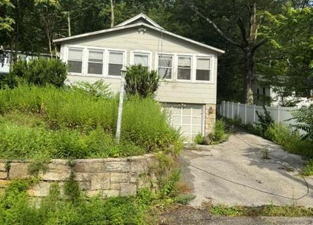Property at 157 Tanglewylde Rd, Lake Peekskill, NY 10537, 2 beds, 1.5 baths