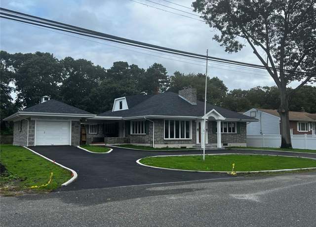 Property at 93 Lake St, Islip, NY 11751, 6 beds, 4 baths
