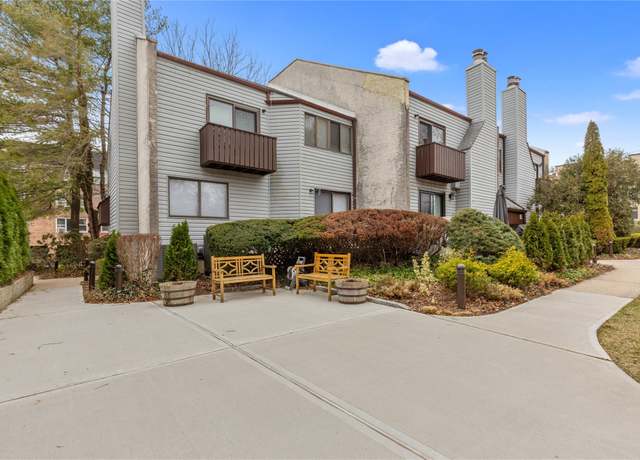 Property at 10 Wooleys Ln Unit B-1, Great Neck, NY 11023, 2 beds, 1.5 baths