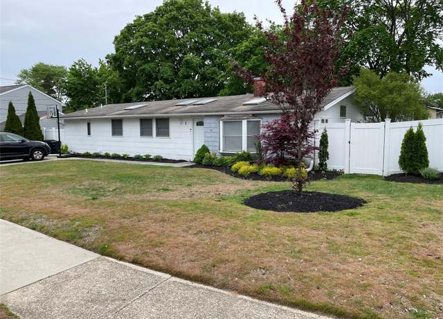 Property at 2 Flintlock Ln, Selden, NY 11784, 3 beds, 2 baths