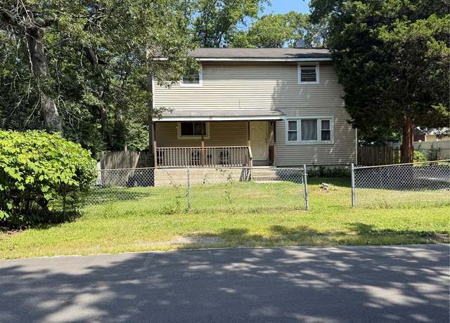 Property at 59 Norfleet Ln, Brookhaven, NY 11727, 7 beds, 2 baths