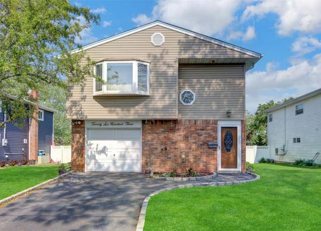Property at 2603 Mariners Ave, Wantagh, NY 11793, 4 beds, 2 baths