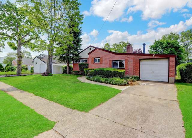 Property at 224 Oconnell St, Massapequa Park, NY 11762, 3 beds, 1.5 baths