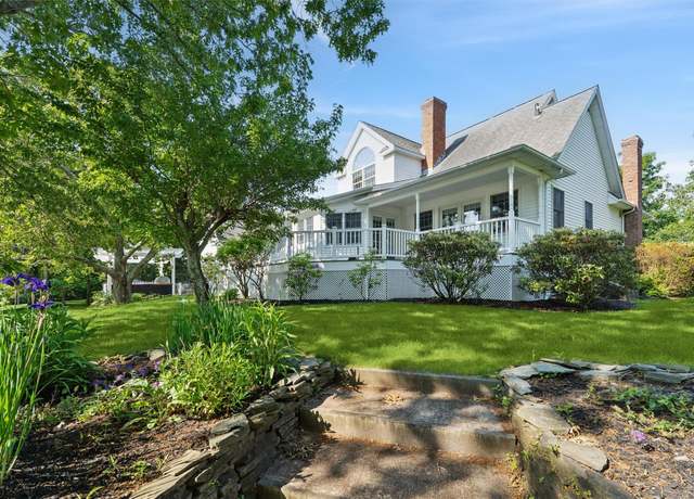 Property at 284 Royal Ave, Flanders, NY 11901, 4 beds, 3.5 baths