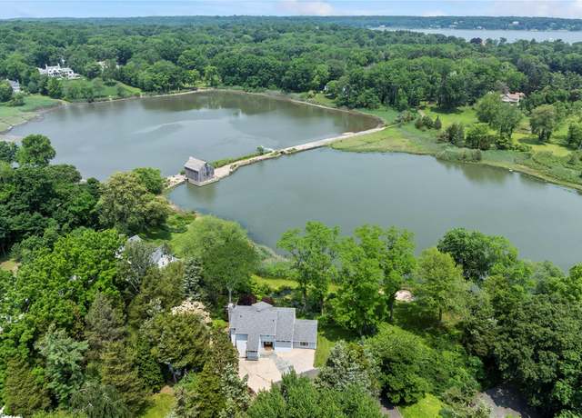 Property at 8 Pippin Ln, Lloyd Harbor, NY 11743, 4 beds, 3.5 baths