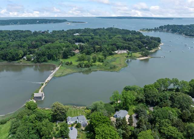 Property at 8 Pippin Ln, Lloyd Harbor, NY 11743, 4 beds, 3.5 baths