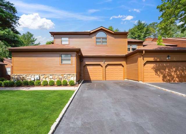Property at 26 Hunt Ct, Jericho, NY 11753, 4 beds, 4.5 baths