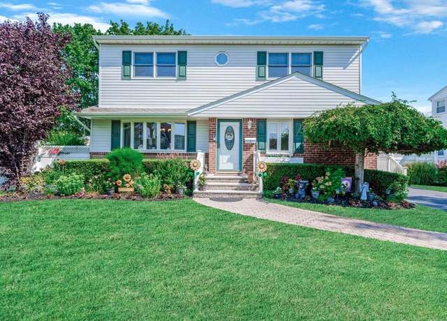 Property at 7 Cornell Ave, Hicksville, NY 11801, 4 beds, 2 baths