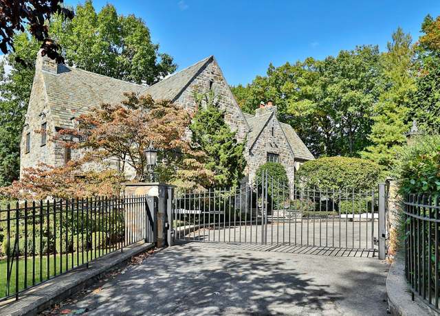 Property at 15 Hillcrest Dr, Pelham, NY 10803, 6 beds, 6.5 baths