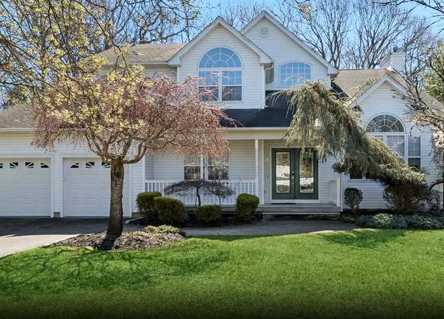 Property at 4 Crystal Ct, Smithtown, NY 11787, 4 beds, 2.5 baths
