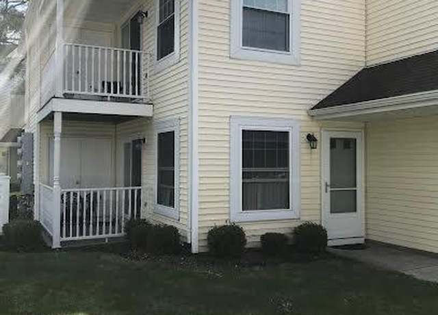 Property at 5 Fairview Cir, Middle Island, NY 11953, 1 bed, 1.5 baths