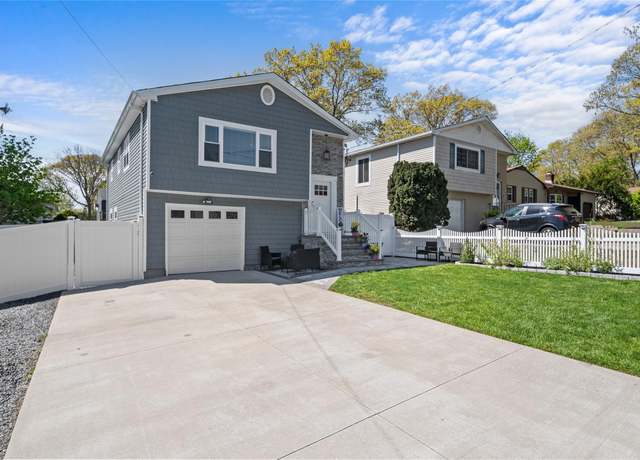 Property at 426 Ontario St, Ronkonkoma, NY 11779, 4 beds, 2 baths