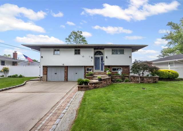 Property at 24 Sugarwood Ln, Commack, NY 11725, 4 beds, 2 baths