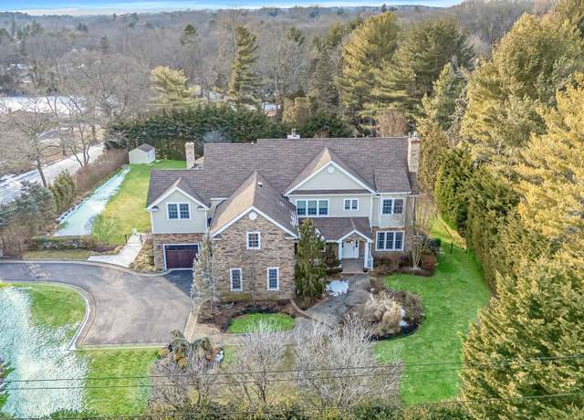 Property at 9 Vanderbilt Pkwy, Dix Hills, NY 11746, 5 beds, 5 baths