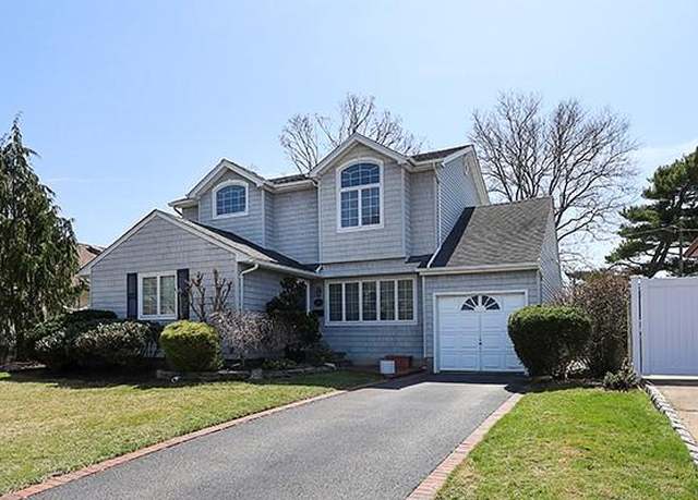 Property at 3646 Collector Ln, Bethpage, NY 11714, 4 beds, 2 baths