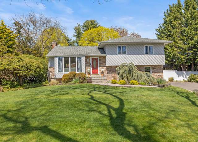 Property at 27 Bea Ave, East Northport, NY 11731, 3 beds, 1.5 baths