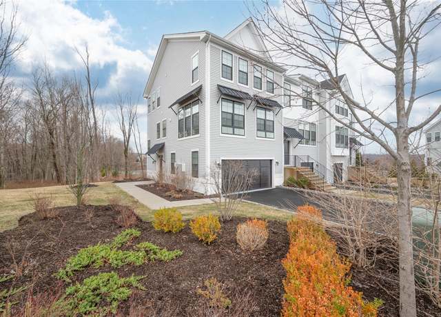 Property at 5 Brentwood Cir, Danbury, CT 06810, 4 beds, 3.5 baths