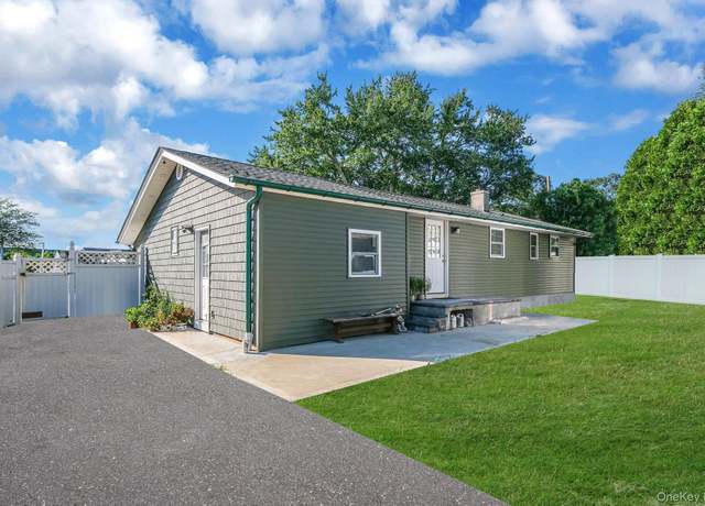 Property at 1010 Motor Pkwy, Central Islip, NY 11722, 4 beds, 2 baths