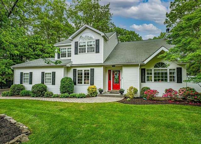 Property at 11 Daremy Ln, East Setauket, NY 11733, 4 beds, 3.5 baths