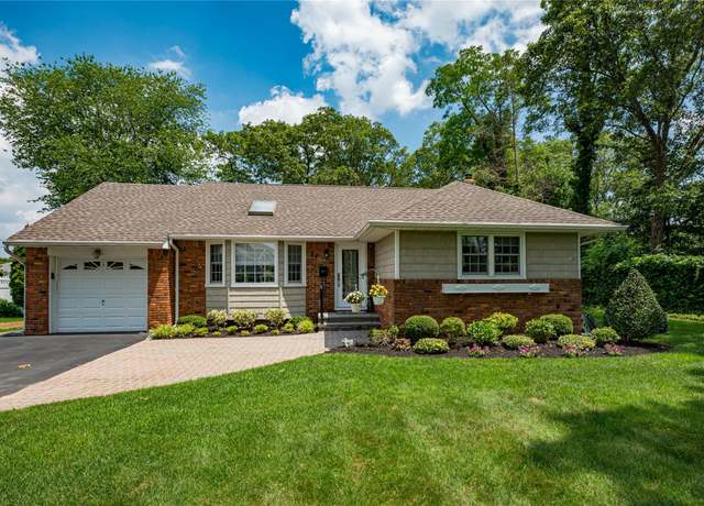 Property at 24 Thistle Ln, Kings Park, NY 11754, 3 beds, 1 bath