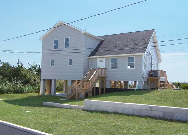 Property at 22 Rod St, East Patchogue, NY 11772, 3 beds, 2 baths