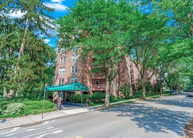 Property at 42-30 Douglaston Pkwy Unit 3L, Douglaston, NY 11363, 2 beds, 1 bath