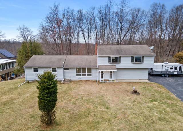 Property at 80 Maple Dr, Middletown, NY 10941, 3 beds, 1.5 baths