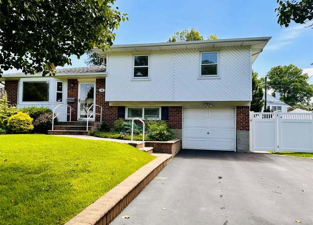 Property at 16 Warren Dr, Syosset, NY 11791, 3 beds, 2 baths