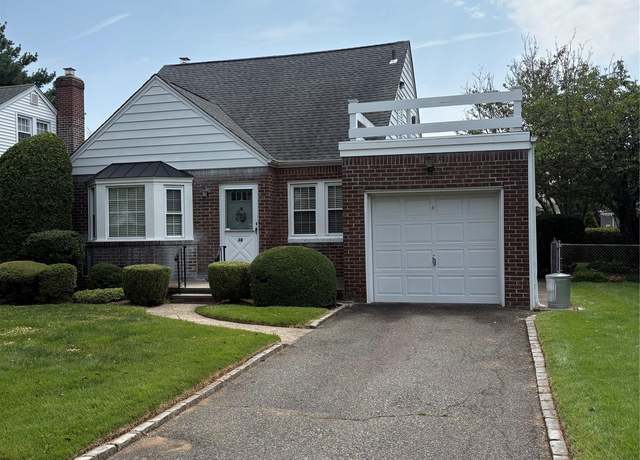 Property at 38 Surrey Rd, New Hyde Park, NY 11040, 4 beds, 2 baths