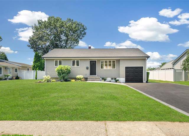 Property at 498 Belmore Ave, East Islip, NY 11752, 3 beds, 2.5 baths