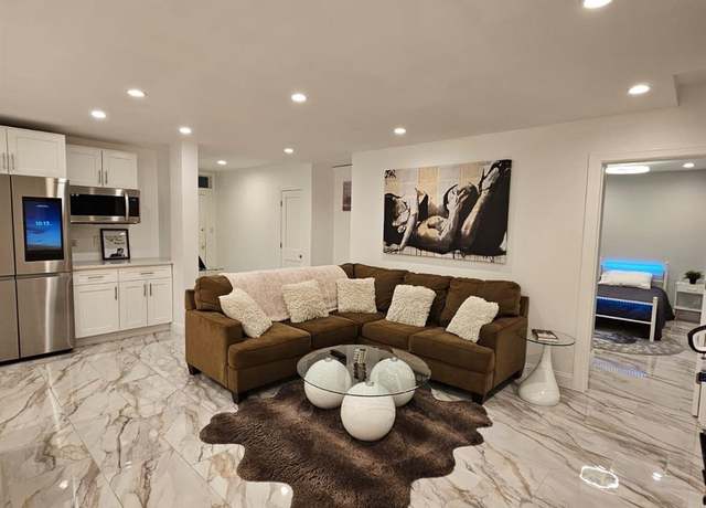 Property at 1 E Mill Dr Unit 1j, Great Neck, NY 11021, 2 beds, 1 bath