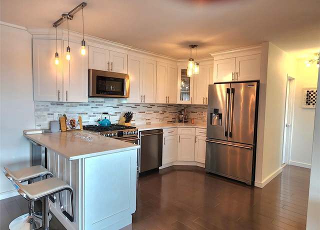 Property at 18-15 215th St Unit 6 P, Bayside, NY 11360, 2 beds, 2 baths